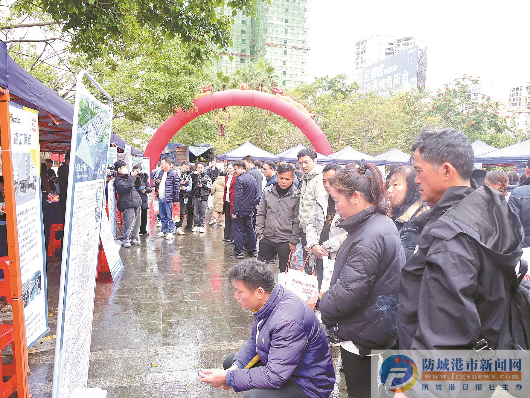“就業暖心·桂在行動”（防城港片區）招聘會在東興市舉辦